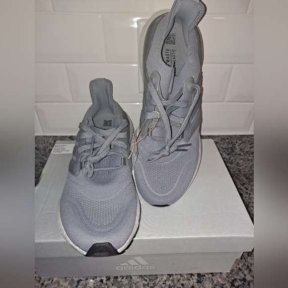 *New*ULTRABOOST 21 RUNNING SHOES - Picture 4 of 4